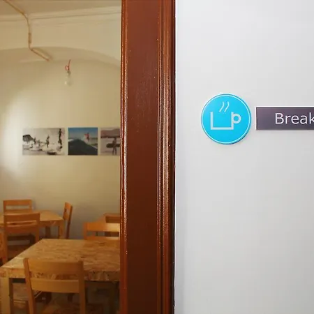 Single Fin Isurf Hostel *
